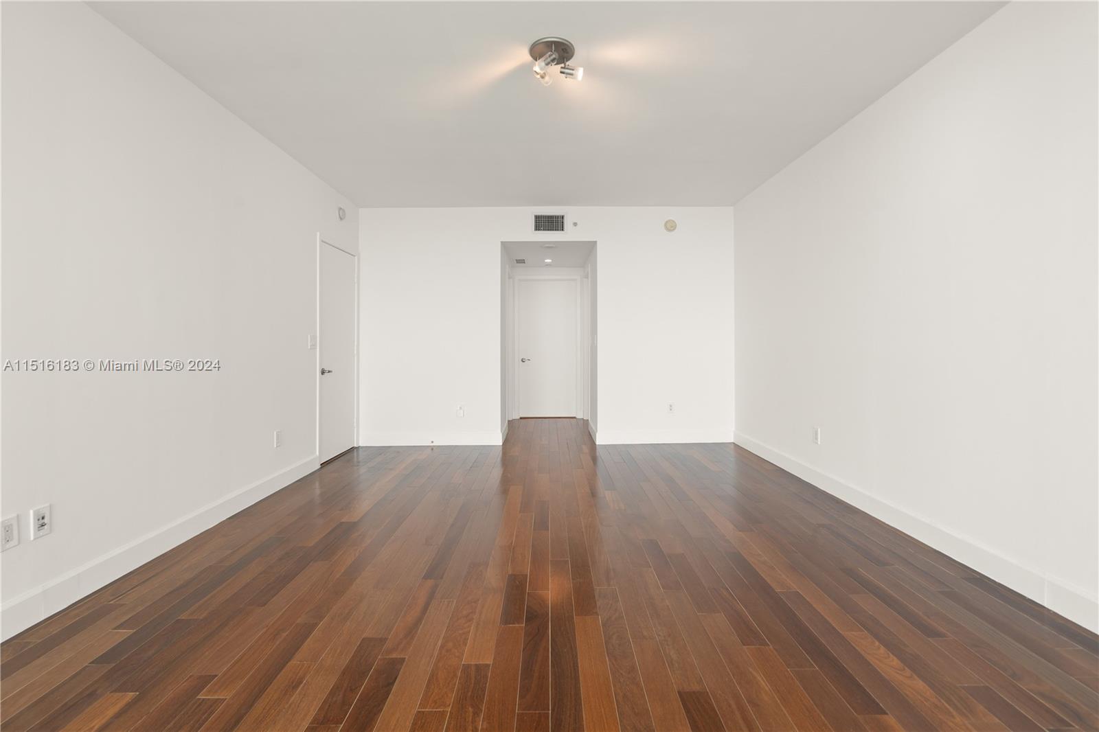 1331 Brickell Bay Dr 3807, Miami, Florida 33131, 3 Bedrooms Bedrooms, ,3 BathroomsBathrooms,Residentiallease,For Rent,1331 Brickell Bay Dr 3807,A11516183