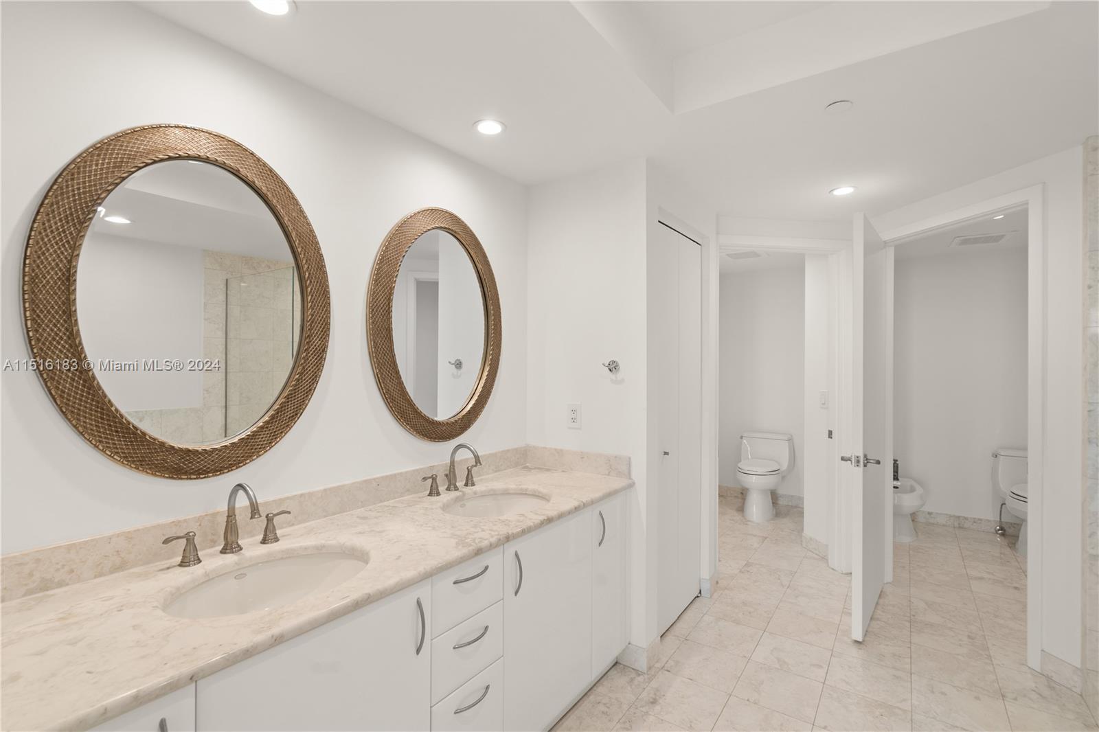 1331 Brickell Bay Dr 3807, Miami, Florida 33131, 3 Bedrooms Bedrooms, ,3 BathroomsBathrooms,Residentiallease,For Rent,1331 Brickell Bay Dr 3807,A11516183