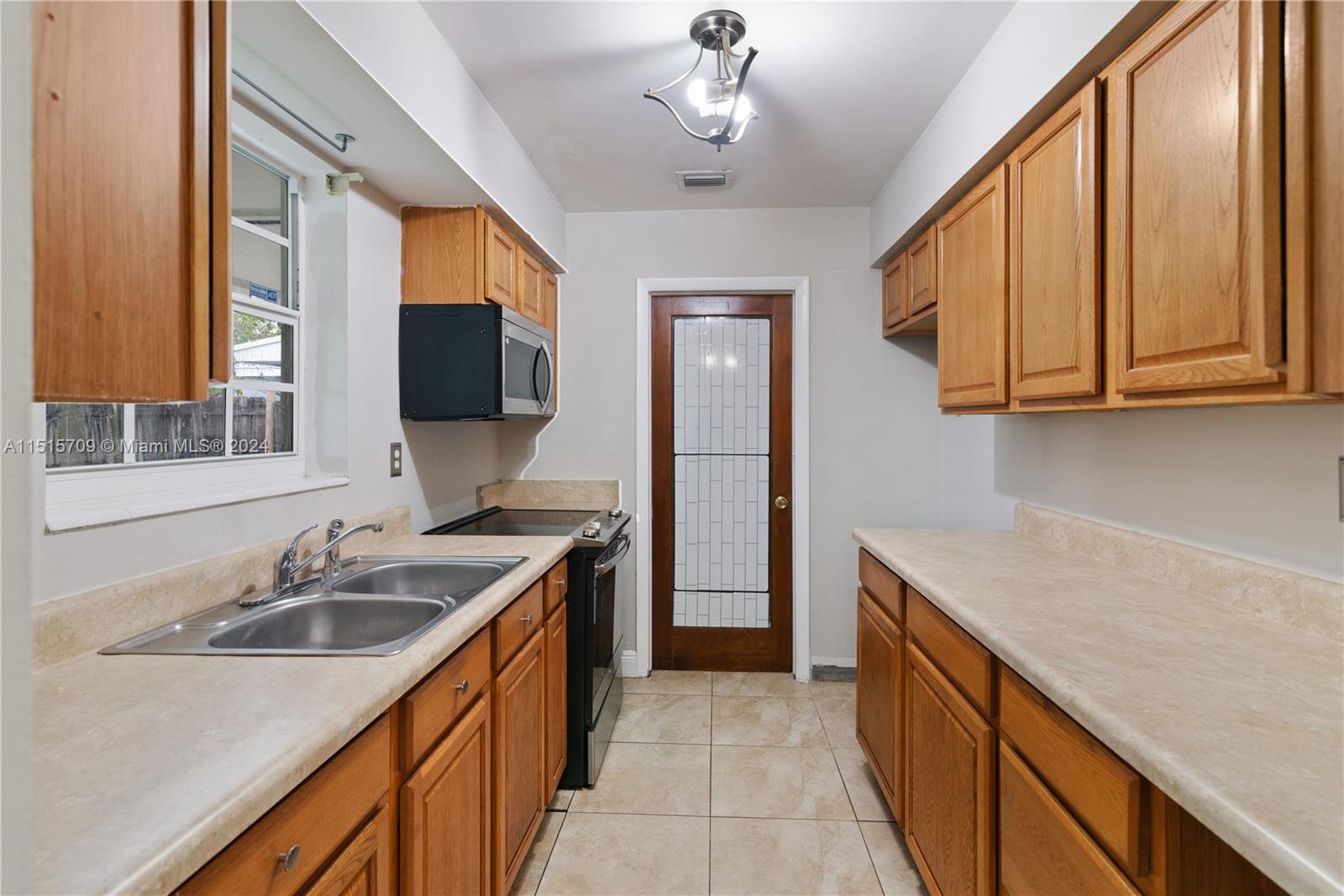 Listing Photo 9