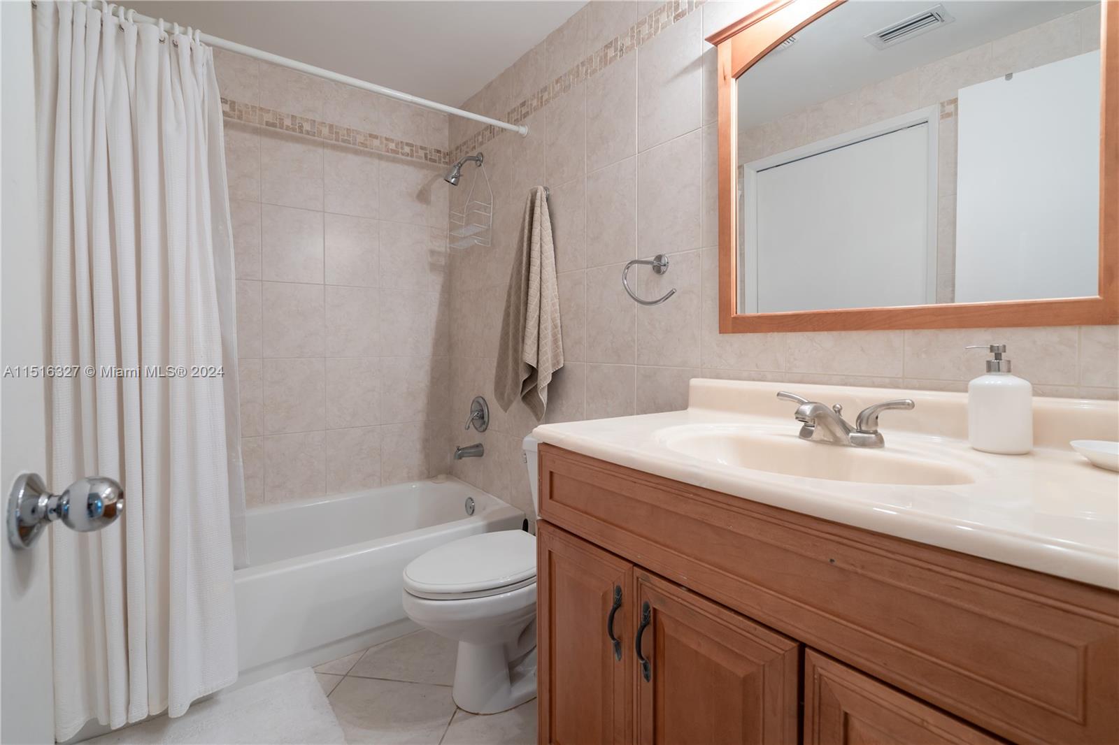 19655 E Country Club Dr 6108, Aventura, Florida 33180, 2 Bedrooms Bedrooms, ,2 BathroomsBathrooms,Residential,For Sale,19655 E Country Club Dr 6108,A11516327
