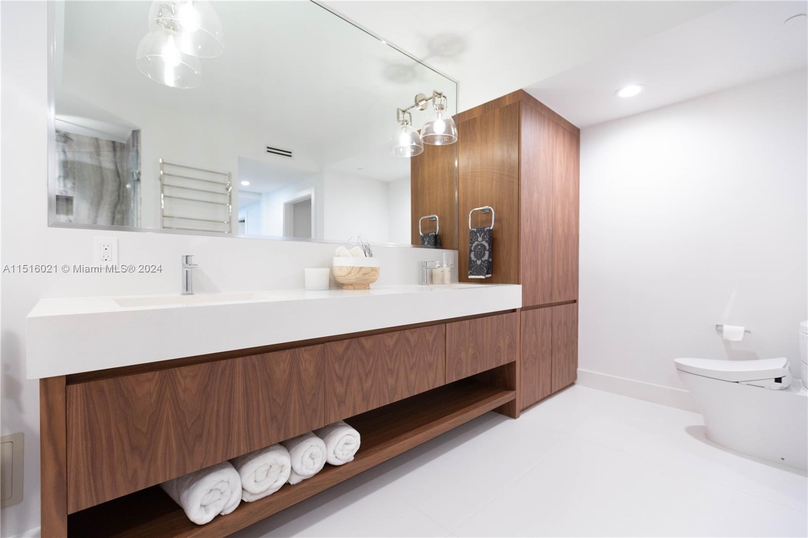 1500 Ocean Drive 904, Miami Beach, Florida 33139, 2 Bedrooms Bedrooms, ,3 BathroomsBathrooms,Residential,For Sale,1500 Ocean Drive 904,A11516021