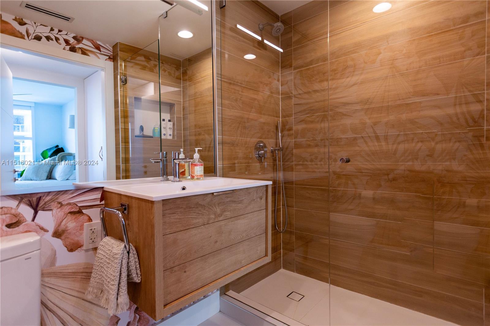 1500 Ocean Drive 904, Miami Beach, Florida 33139, 2 Bedrooms Bedrooms, ,3 BathroomsBathrooms,Residential,For Sale,1500 Ocean Drive 904,A11516021