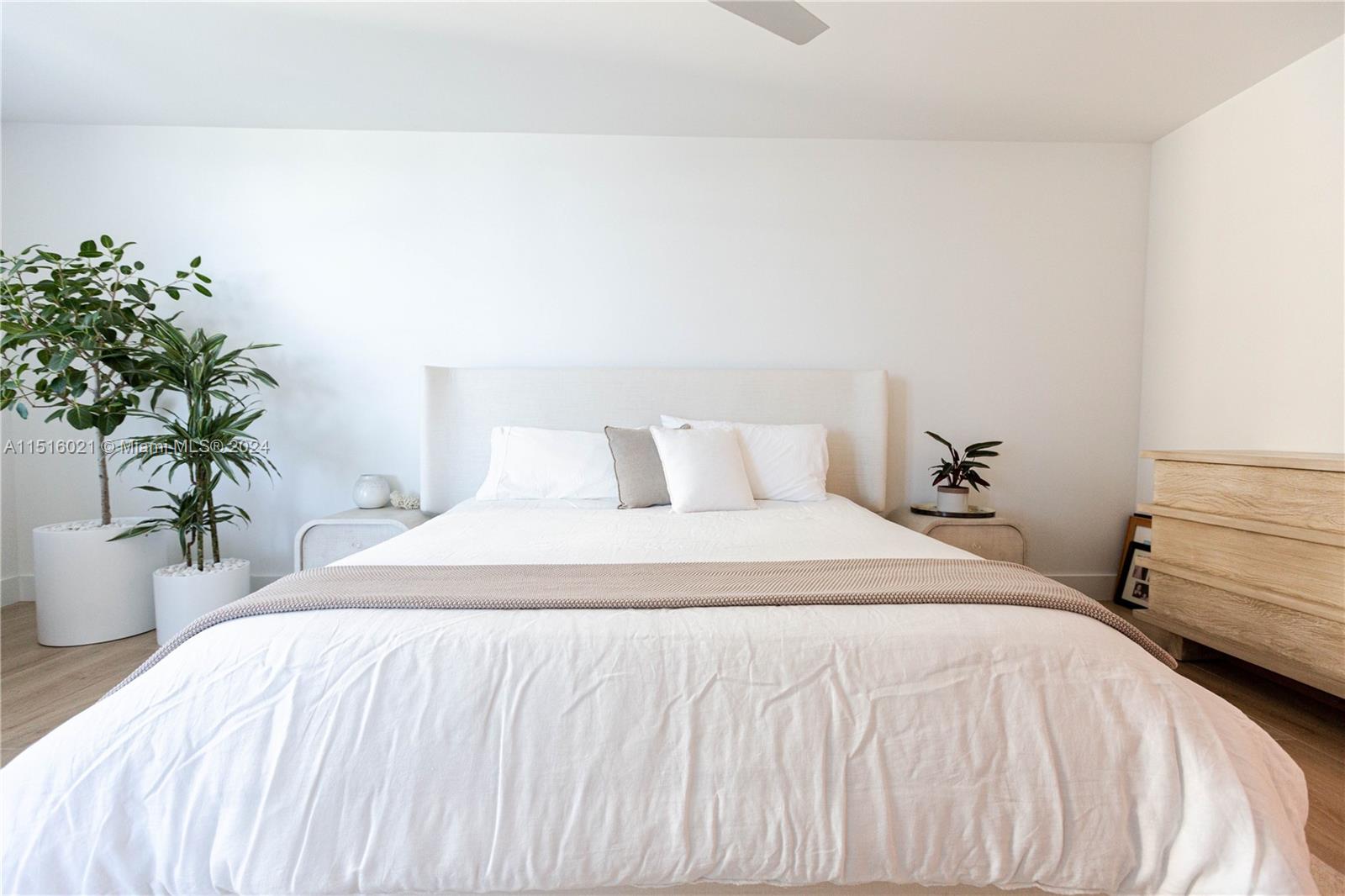 1500 Ocean Drive 904, Miami Beach, Florida 33139, 2 Bedrooms Bedrooms, ,3 BathroomsBathrooms,Residential,For Sale,1500 Ocean Drive 904,A11516021