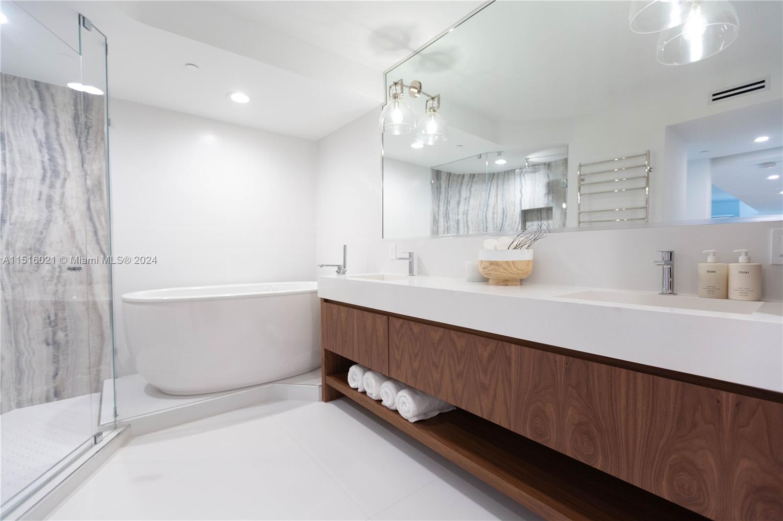 1500 Ocean Drive 904, Miami Beach, Florida 33139, 2 Bedrooms Bedrooms, ,3 BathroomsBathrooms,Residential,For Sale,1500 Ocean Drive 904,A11516021