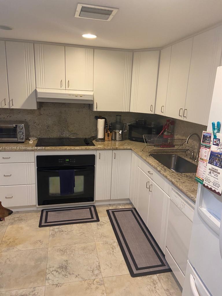 907 Cypress Ter 206, Pompano Beach, Florida 33069, 3 Bedrooms Bedrooms, ,2 BathroomsBathrooms,Residentiallease,For Rent,907 Cypress Ter 206,A11516345