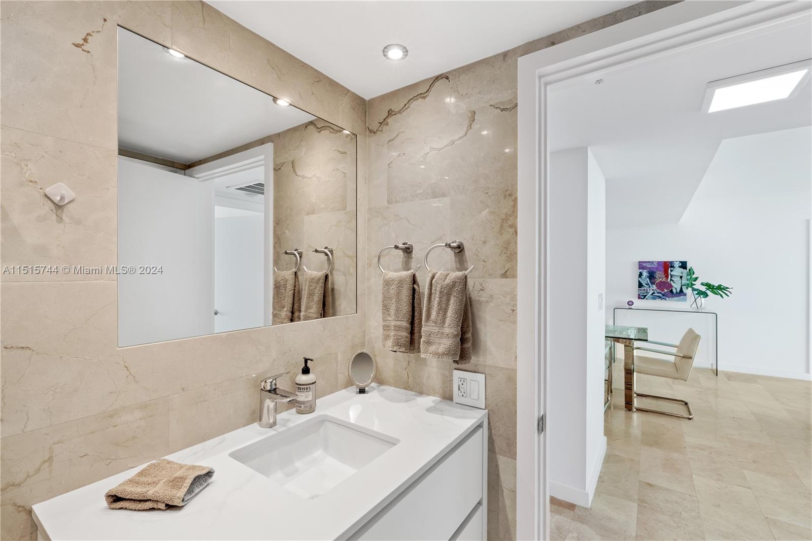 650 West Ave 2310, Miami Beach, Florida 33139, 2 Bedrooms Bedrooms, ,2 BathroomsBathrooms,Residential,For Sale,650 West Ave 2310,A11515744