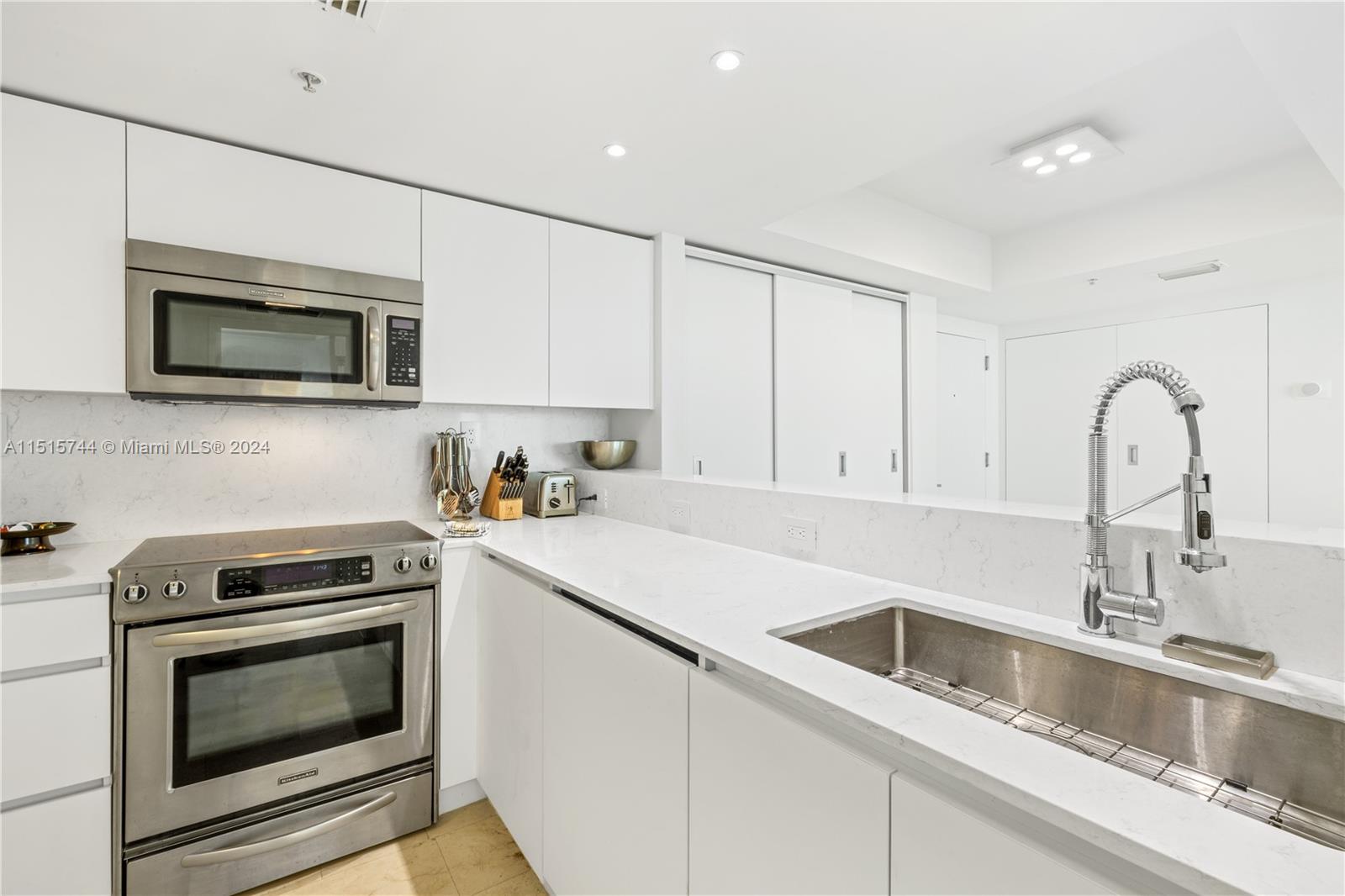 650 West Ave 2310, Miami Beach, Florida 33139, 2 Bedrooms Bedrooms, ,2 BathroomsBathrooms,Residential,For Sale,650 West Ave 2310,A11515744