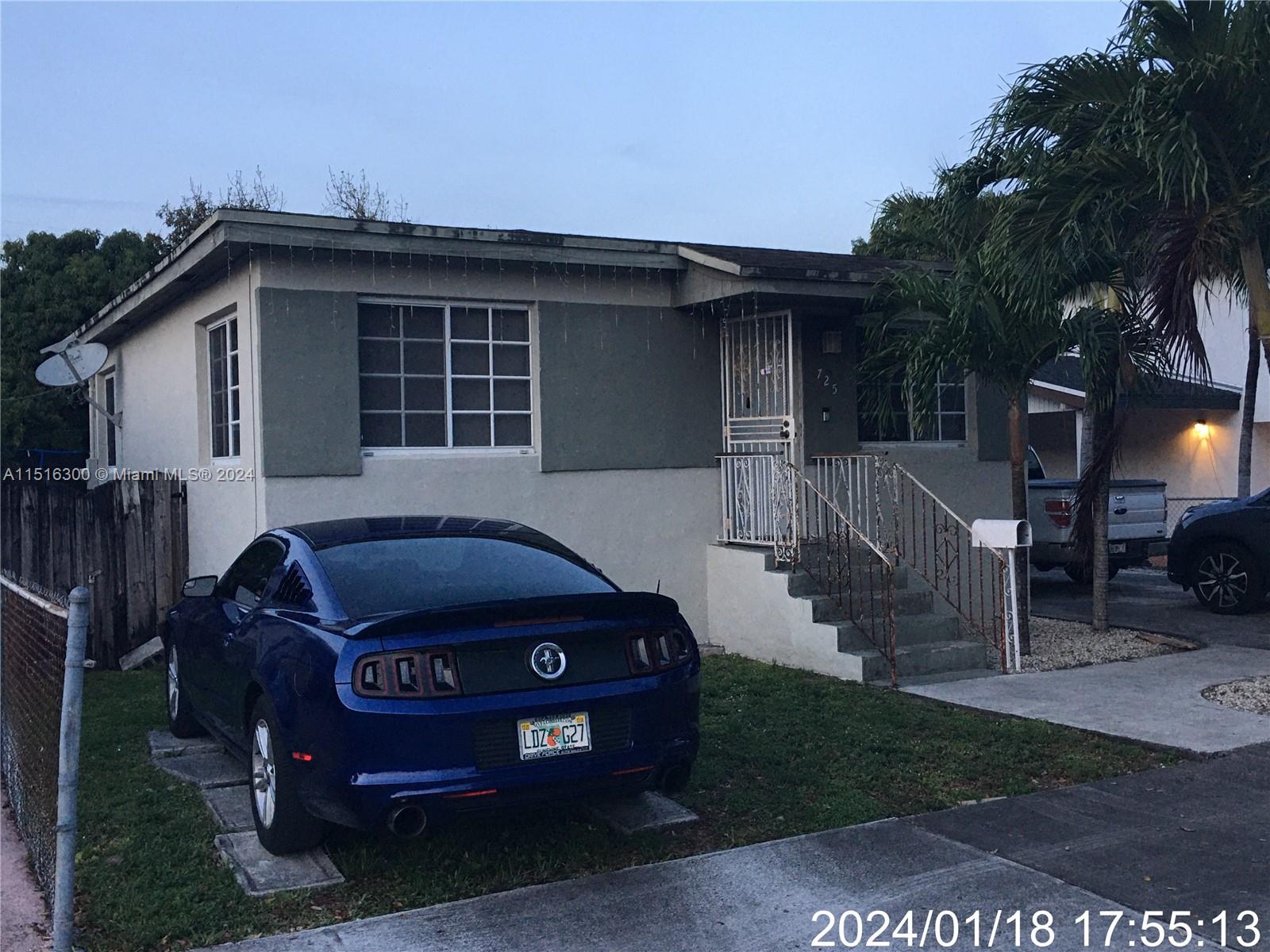 725 W 33rd St, Hialeah, FL 33012