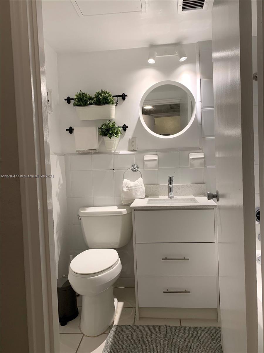 6345 Collins Ave 703, Miami Beach, Florida 33141, ,1 BathroomBathrooms,Residential,For Sale,6345 Collins Ave 703,A11516477