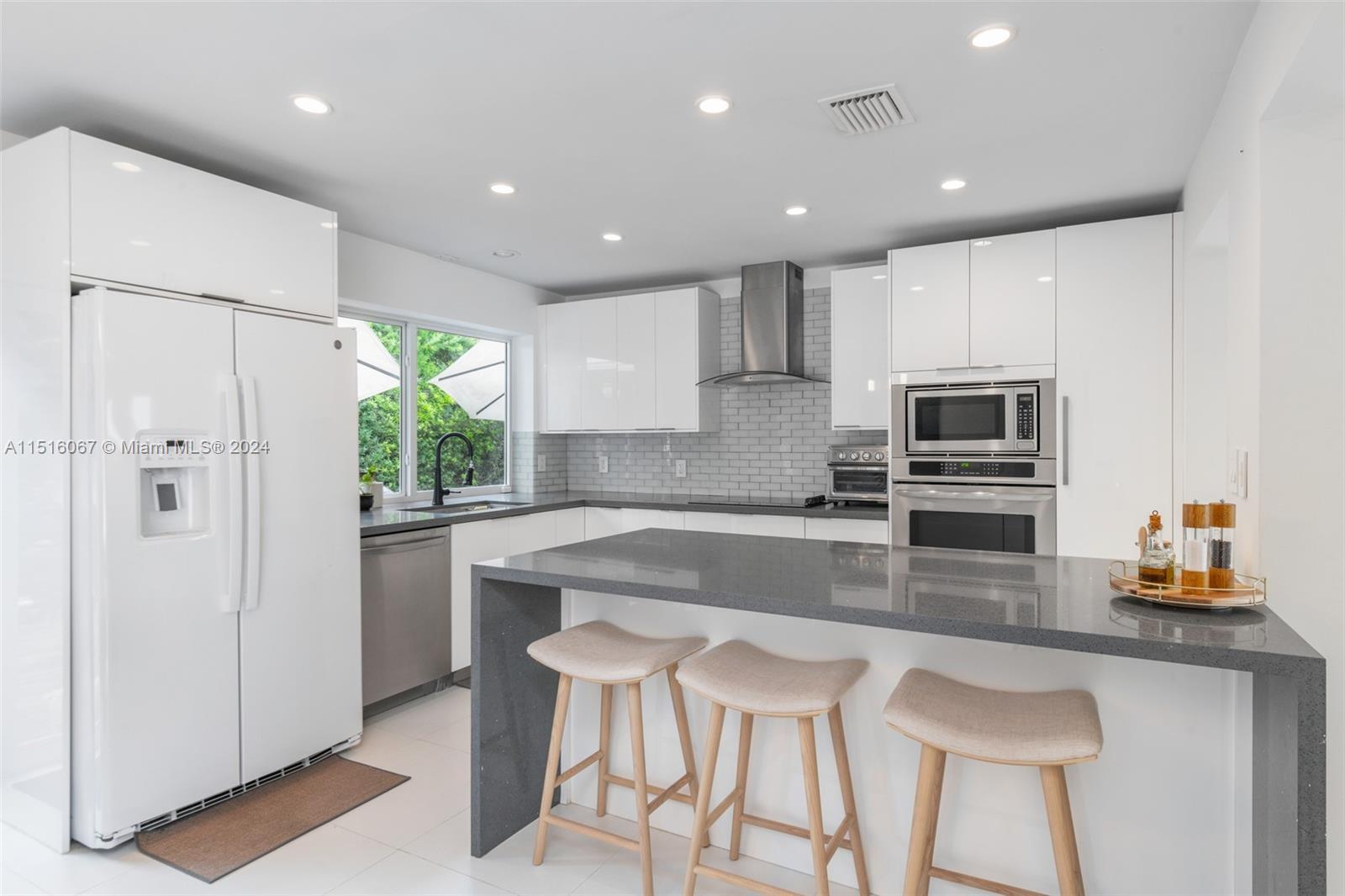 424 E Dilido Dr, Miami Beach, Florida 33139, 4 Bedrooms Bedrooms, ,3 BathroomsBathrooms,Residential,For Sale,424 E Dilido Dr,A11516067