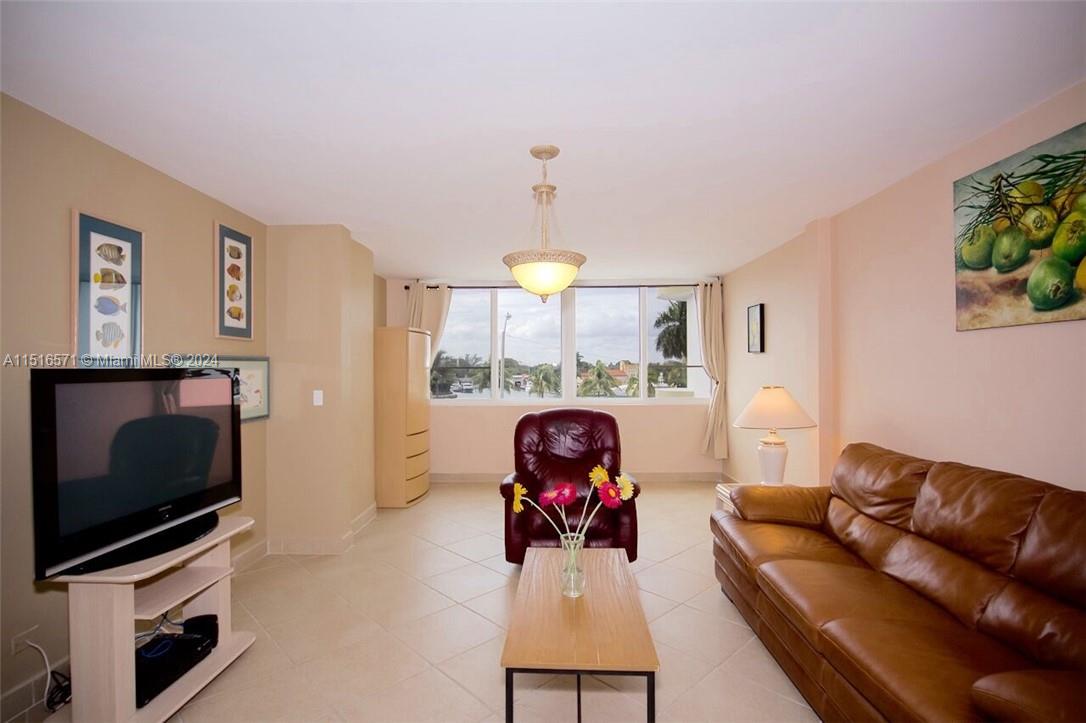 5005 COLLINS AV 304, Miami Beach, Florida 33140, 1 Bedroom Bedrooms, ,1 BathroomBathrooms,Residential,For Sale,5005 COLLINS AV 304,A11516571