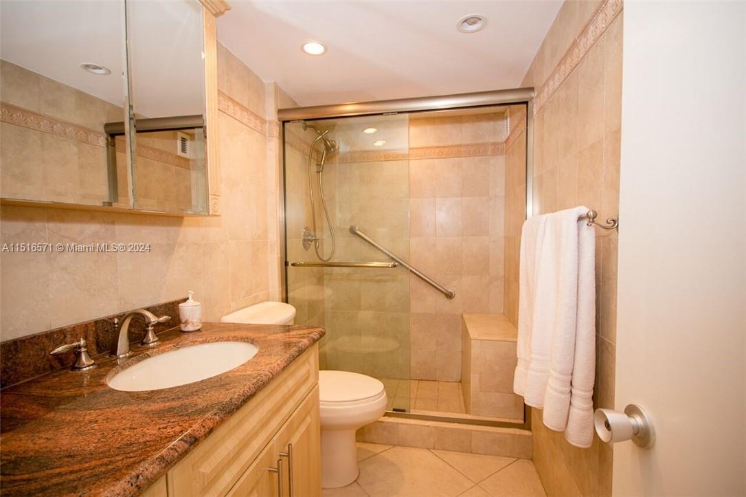 5005 COLLINS AV 304, Miami Beach, Florida 33140, 1 Bedroom Bedrooms, ,1 BathroomBathrooms,Residential,For Sale,5005 COLLINS AV 304,A11516571