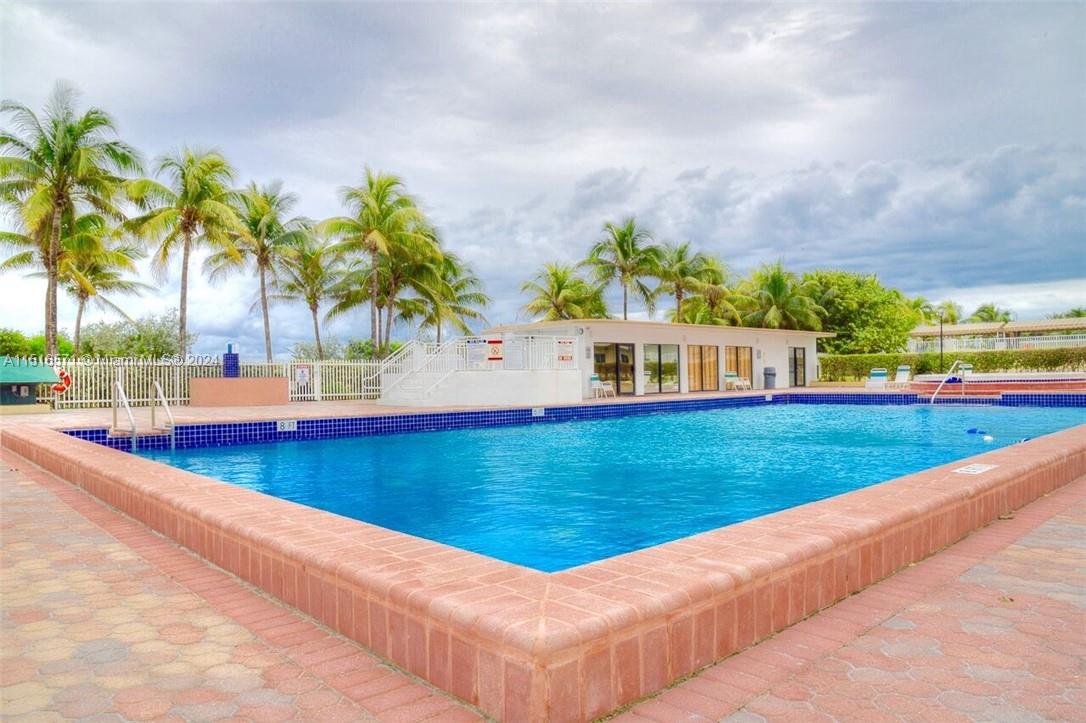 5005 COLLINS AV 304, Miami Beach, Florida 33140, 1 Bedroom Bedrooms, ,1 BathroomBathrooms,Residential,For Sale,5005 COLLINS AV 304,A11516571