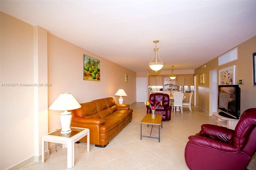 5005 COLLINS AV 304, Miami Beach, Florida 33140, 1 Bedroom Bedrooms, ,1 BathroomBathrooms,Residential,For Sale,5005 COLLINS AV 304,A11516571