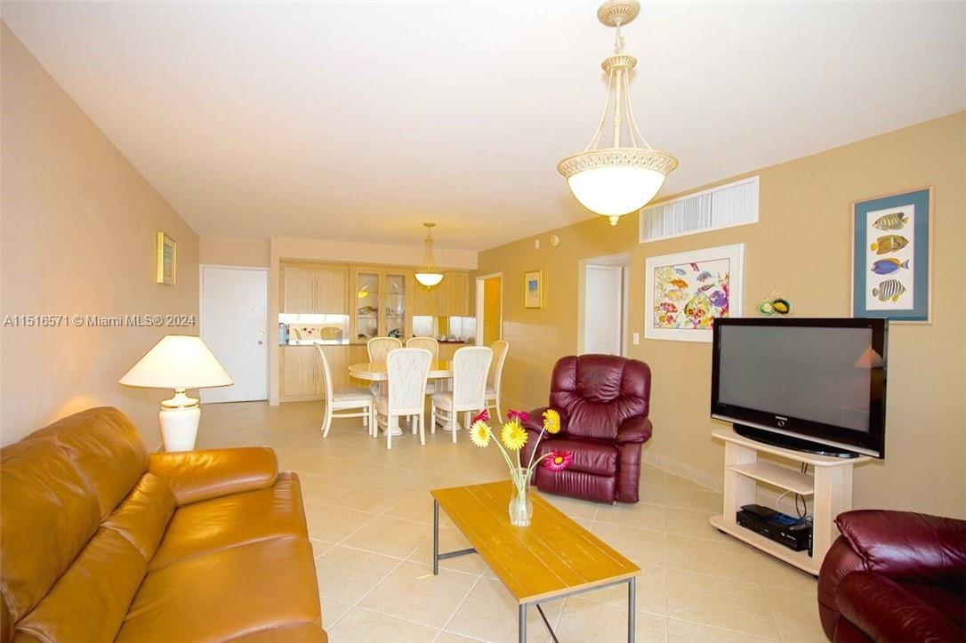 5005 COLLINS AV 304, Miami Beach, Florida 33140, 1 Bedroom Bedrooms, ,1 BathroomBathrooms,Residential,For Sale,5005 COLLINS AV 304,A11516571