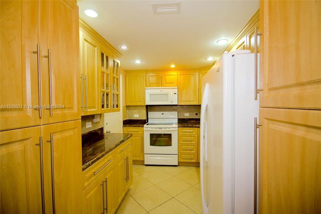 5005 COLLINS AV 304, Miami Beach, Florida 33140, 1 Bedroom Bedrooms, ,1 BathroomBathrooms,Residential,For Sale,5005 COLLINS AV 304,A11516571