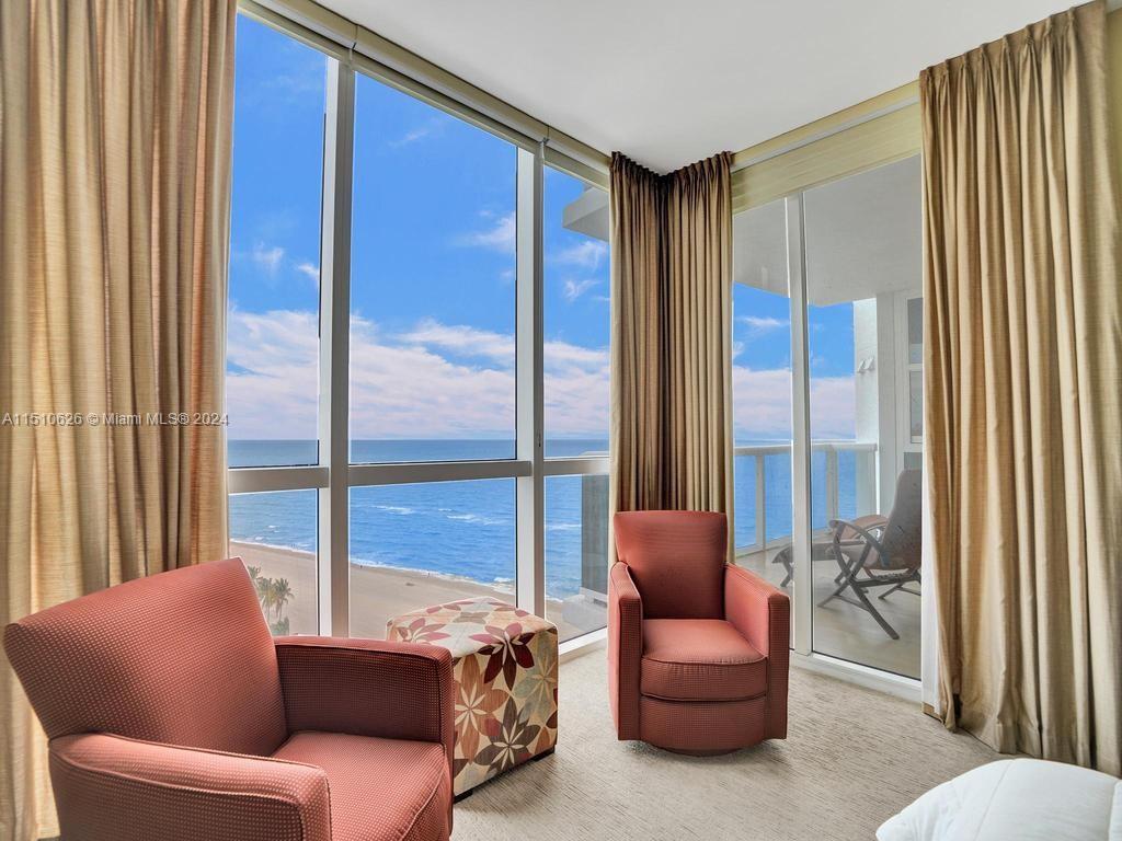 Master Bedroom, balcony access