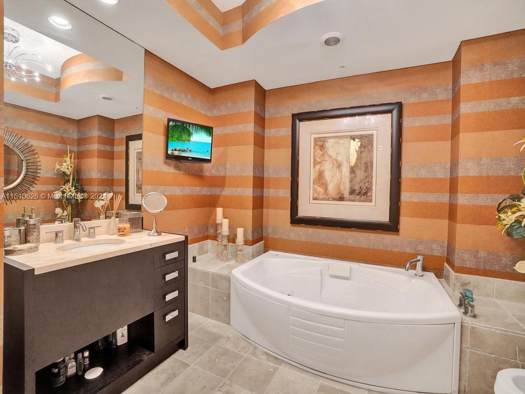 his and hers master bathroom