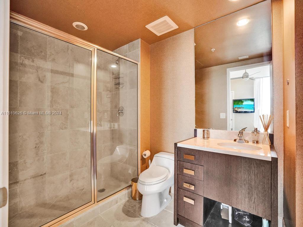 Second bedroom's bathroom