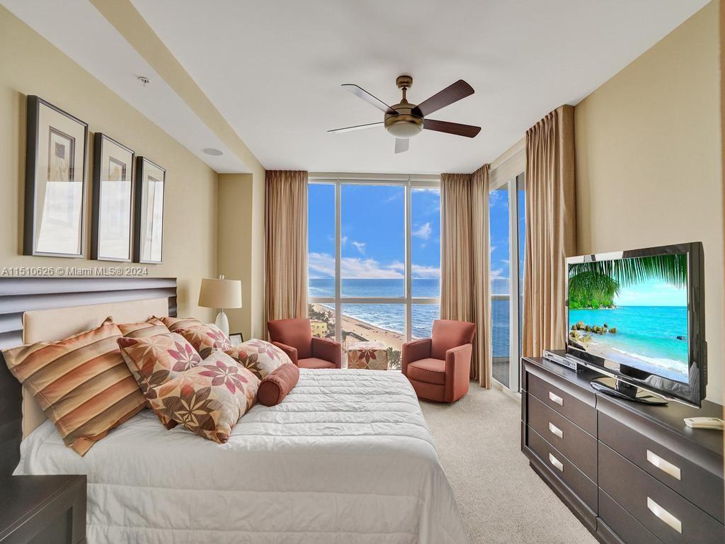 Master Bedroom, balcony access