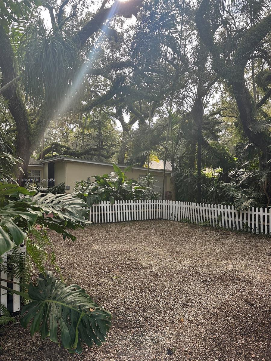 4160 Lybyer Ave (In Law Quarter) 4160, Miami, Florida 33133, ,1 BathroomBathrooms,Residentiallease,For Rent,4160 Lybyer Ave (In Law Quarter) 4160,A11516911