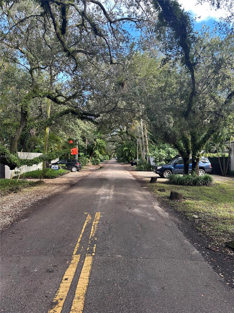 4160 Lybyer Ave (In Law Quarter) 4160, Miami, Florida 33133, ,1 BathroomBathrooms,Residentiallease,For Rent,4160 Lybyer Ave (In Law Quarter) 4160,A11516911