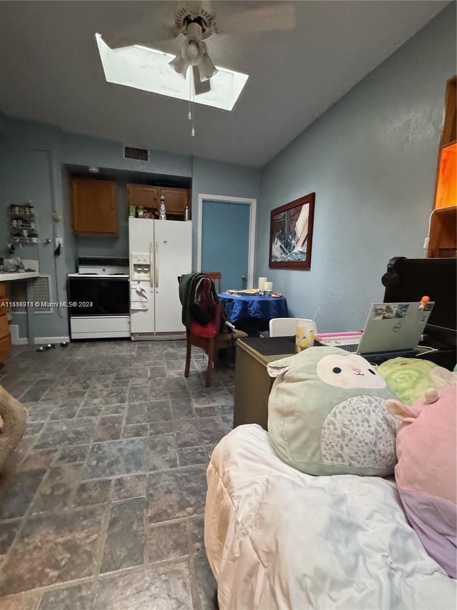 4160 Lybyer Ave (In Law Quarter) 4160, Miami, Florida 33133, ,1 BathroomBathrooms,Residentiallease,For Rent,4160 Lybyer Ave (In Law Quarter) 4160,A11516911