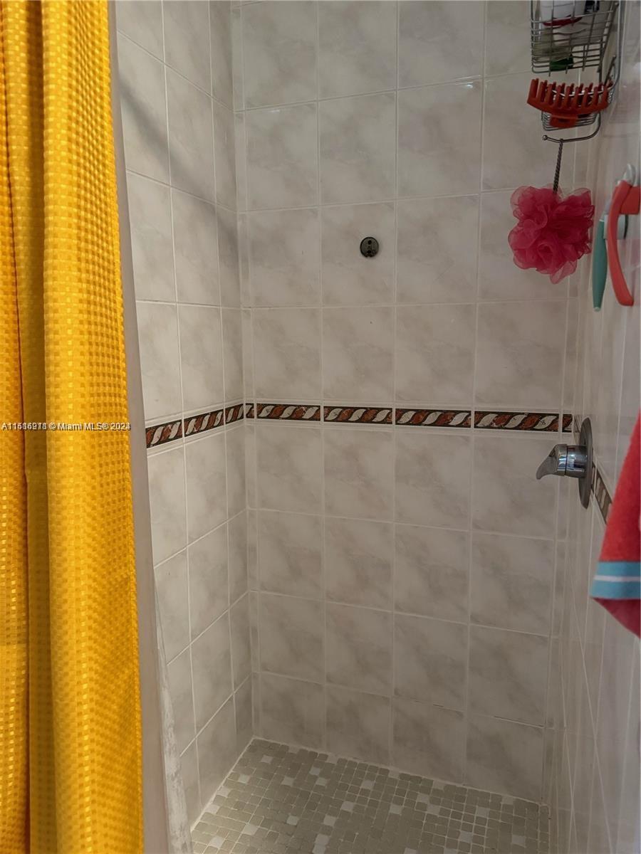 4160 Lybyer Ave (In Law Quarter) 4160, Miami, Florida 33133, ,1 BathroomBathrooms,Residentiallease,For Rent,4160 Lybyer Ave (In Law Quarter) 4160,A11516911