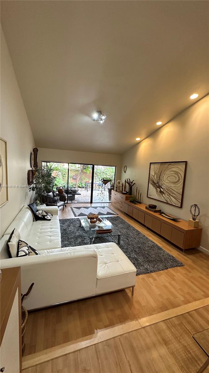 577 NE 199th Ter 1V, Miami, Florida 33179, 2 Bedrooms Bedrooms, ,2 BathroomsBathrooms,Residential,For Sale,577 NE 199th Ter 1V,A11516616