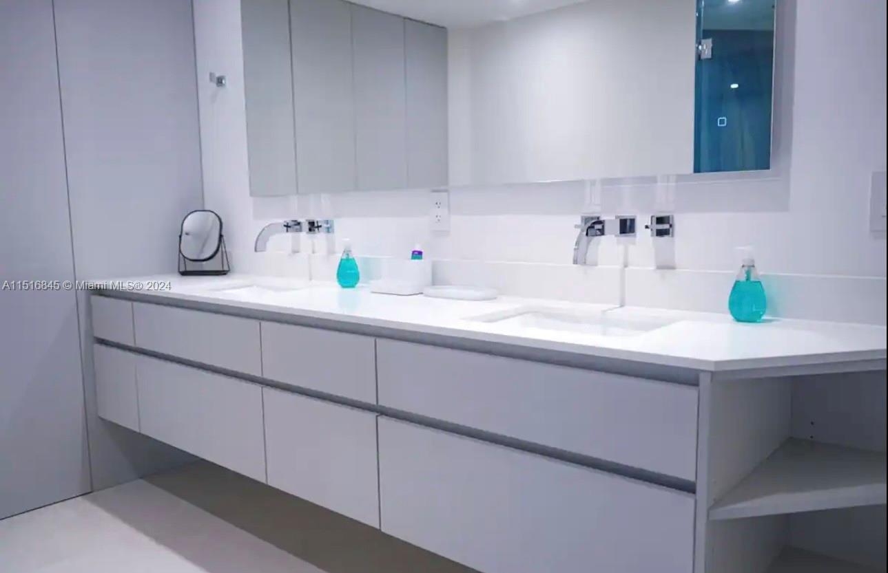 16699 collins av 3202, Sunny Isles Beach, Florida 33160, 2 Bedrooms Bedrooms, ,2 BathroomsBathrooms,Residentiallease,For Rent,16699 collins av 3202,A11516845