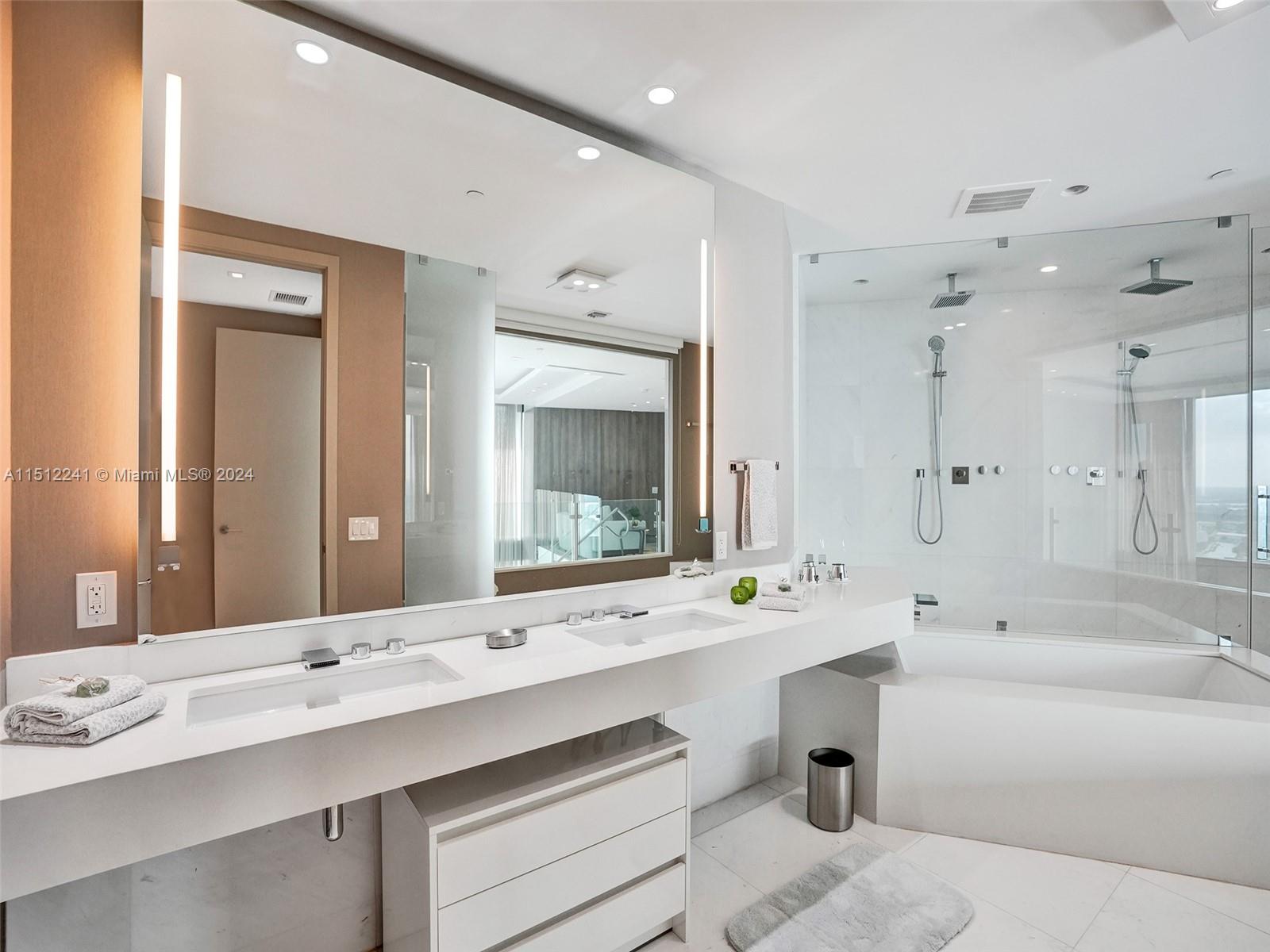 18555 Collins Ave 4403, Sunny Isles Beach, Florida 33160, 3 Bedrooms Bedrooms, ,4 BathroomsBathrooms,Residential,For Sale,18555 Collins Ave 4403,A11512241