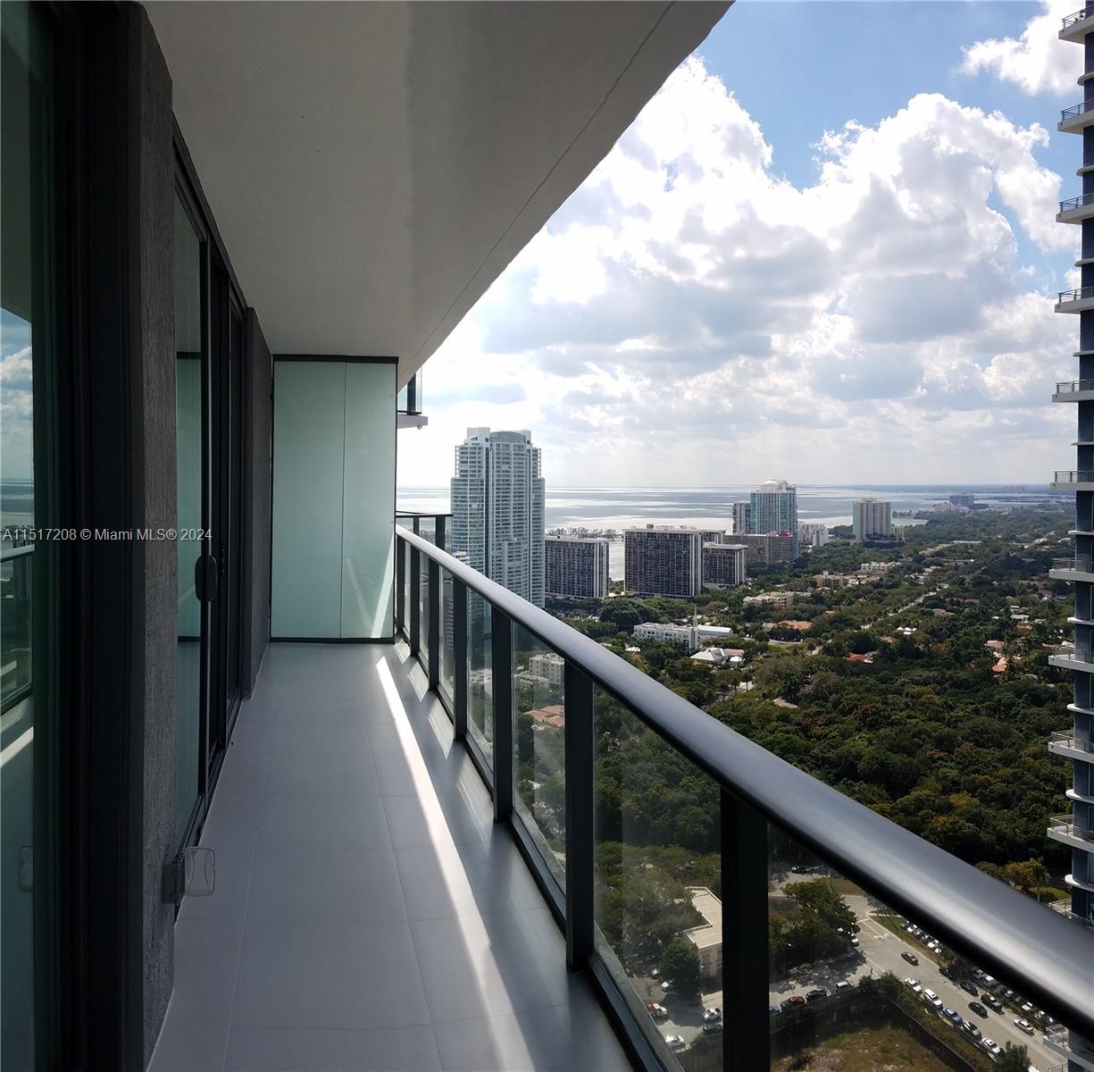 1300 S MIAMI AVE 3707, Miami, Florida 33130, 1 Bedroom Bedrooms, ,1 BathroomBathrooms,Residential,For Sale,1300 S MIAMI AVE 3707,A11517208