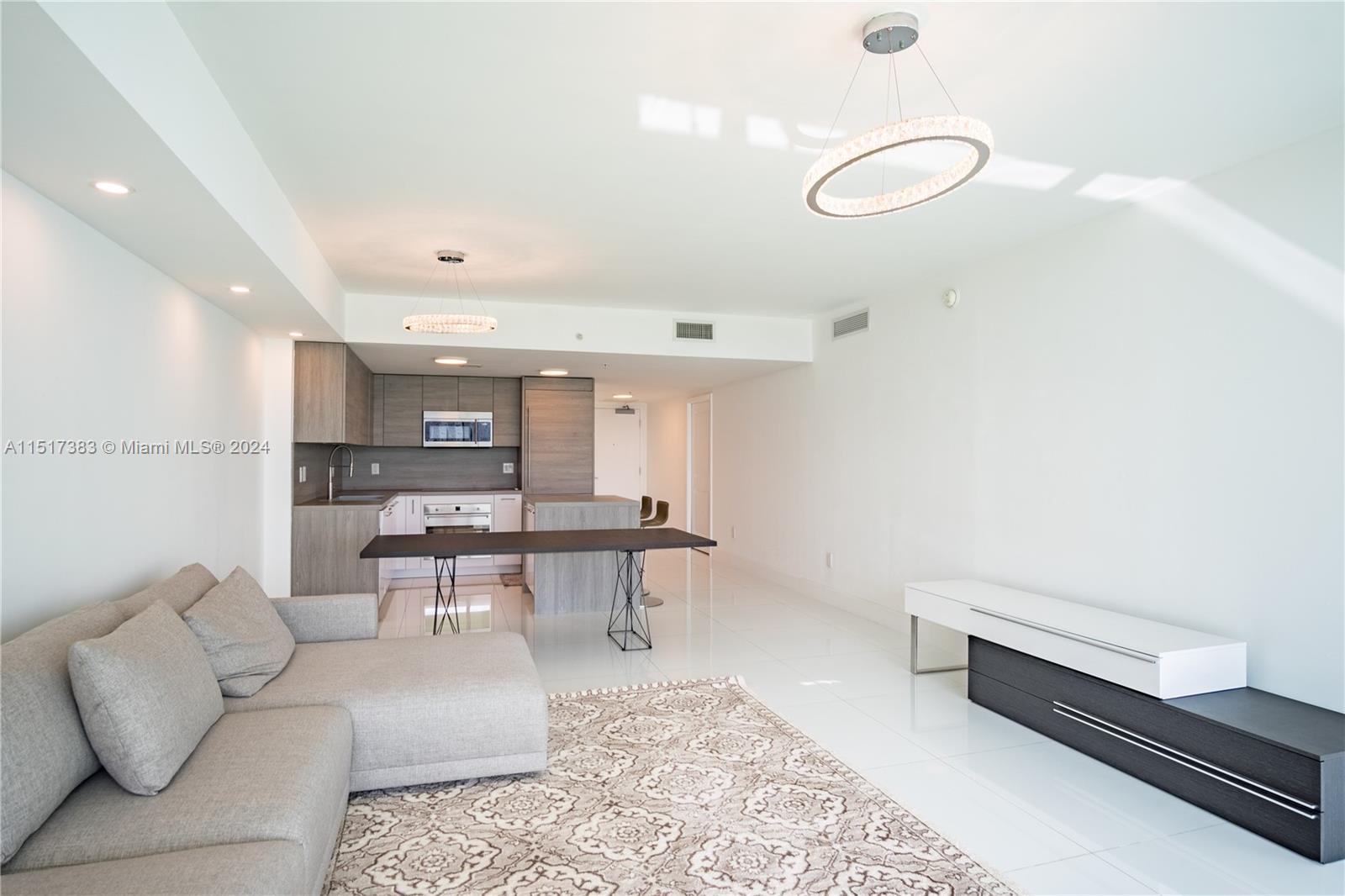 400 Sunny Isles Blvd 621, Sunny Isles Beach, Florida 33160, 2 Bedrooms Bedrooms, ,2 BathroomsBathrooms,Residentiallease,For Rent,400 Sunny Isles Blvd 621,A11517383