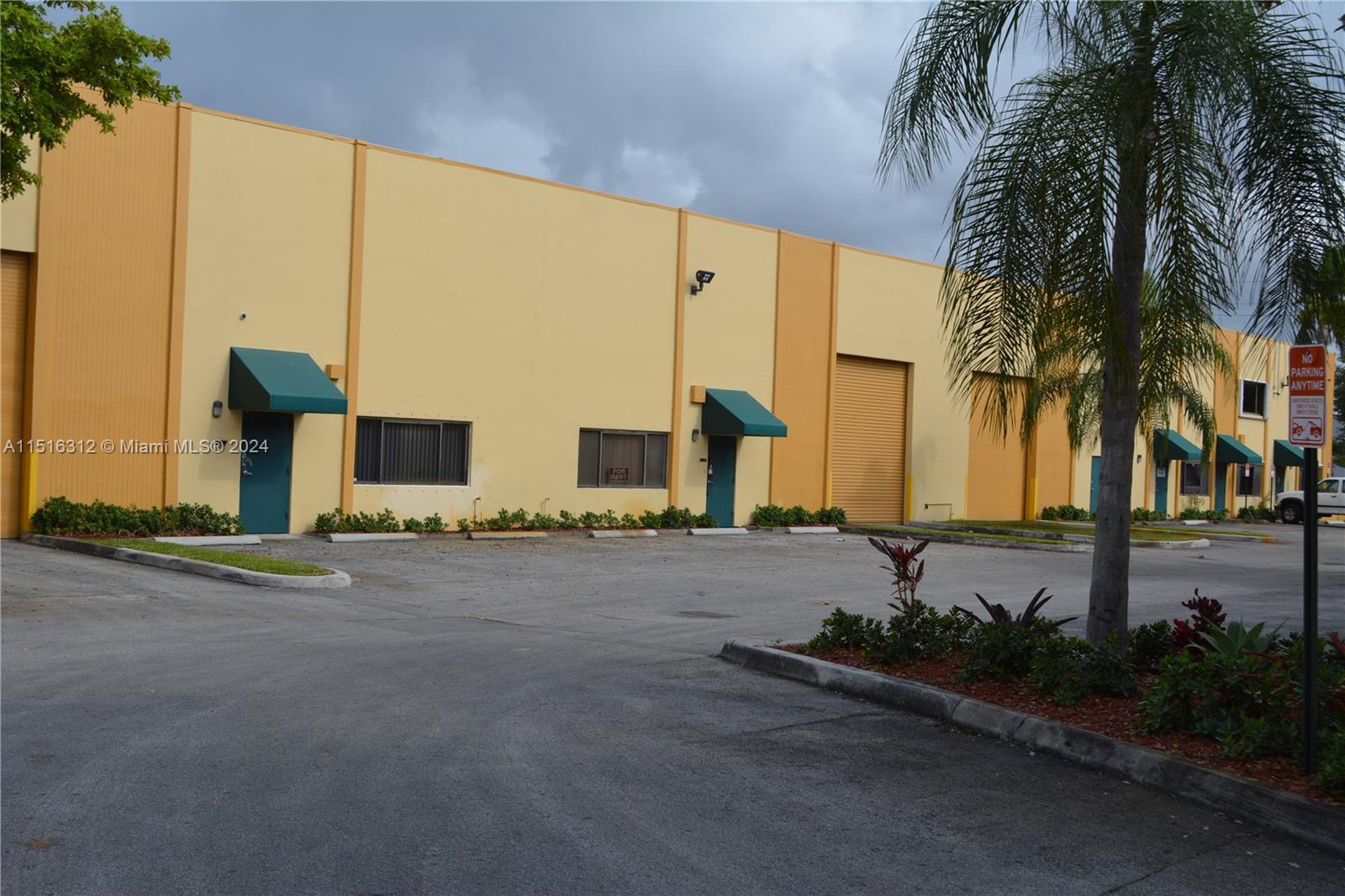 2649 W 81st St 4, Hialeah, Florida 33016, ,Commerciallease,For Rent,2649 W 81st St 4,A11516312