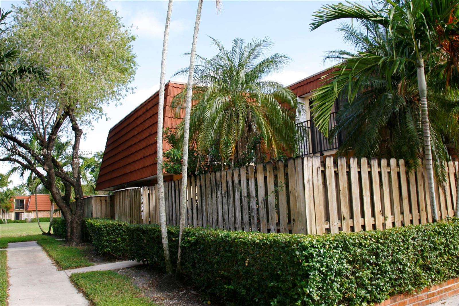9887 NW 6th Ct, Plantation, Florida 33324, 2 Bedrooms Bedrooms, ,2 BathroomsBathrooms,Residentiallease,For Rent,9887 NW 6th Ct,A11517471