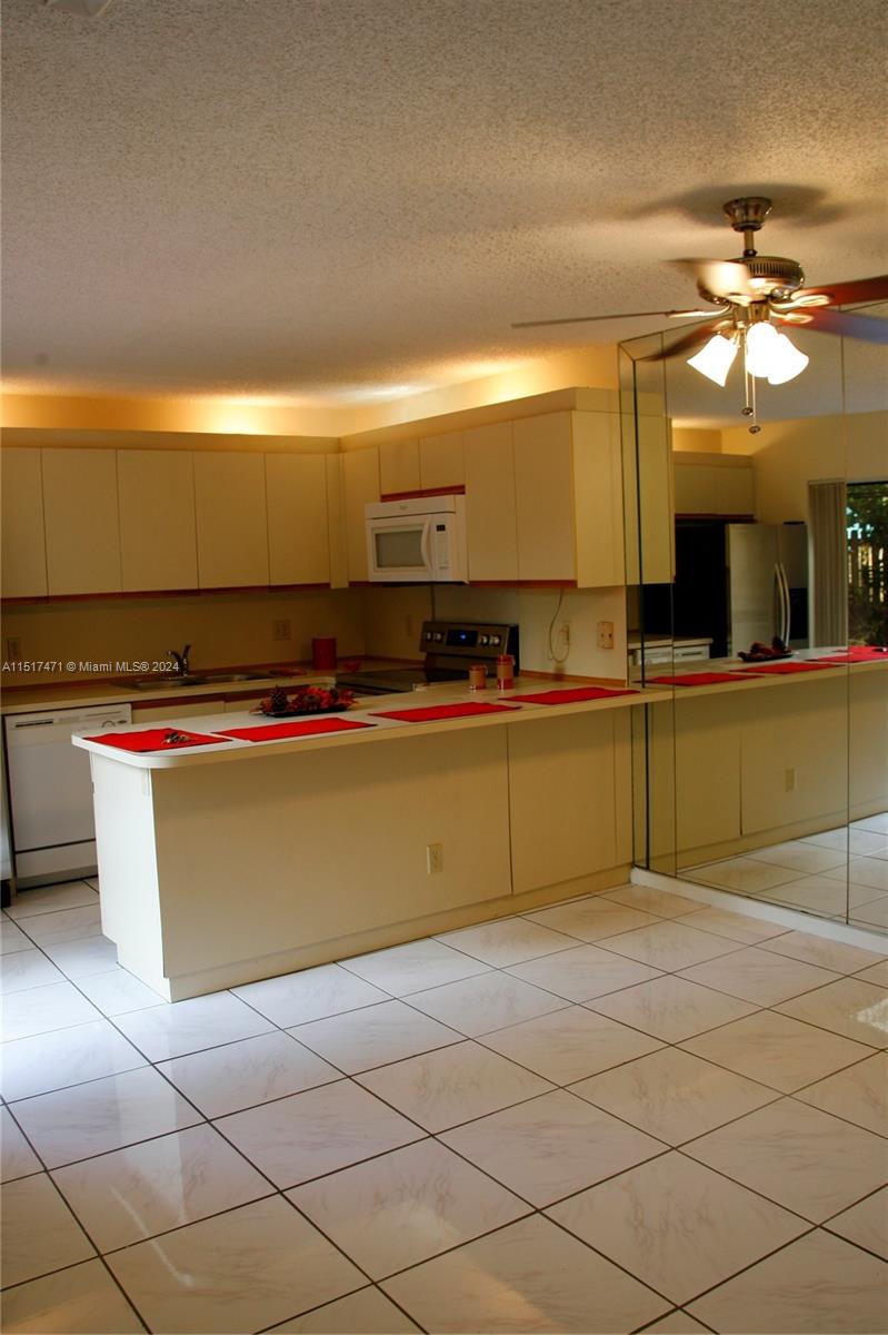 9887 NW 6th Ct, Plantation, Florida 33324, 2 Bedrooms Bedrooms, ,2 BathroomsBathrooms,Residentiallease,For Rent,9887 NW 6th Ct,A11517471