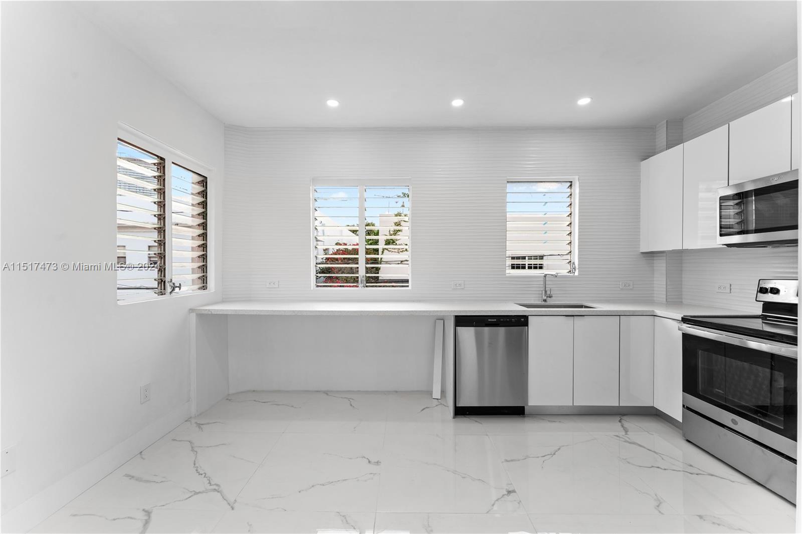 842 Meridian Ave 2D, Miami Beach, Florida 33139, 1 Bedroom Bedrooms, ,1 BathroomBathrooms,Residential,For Sale,842 Meridian Ave 2D,A11517473