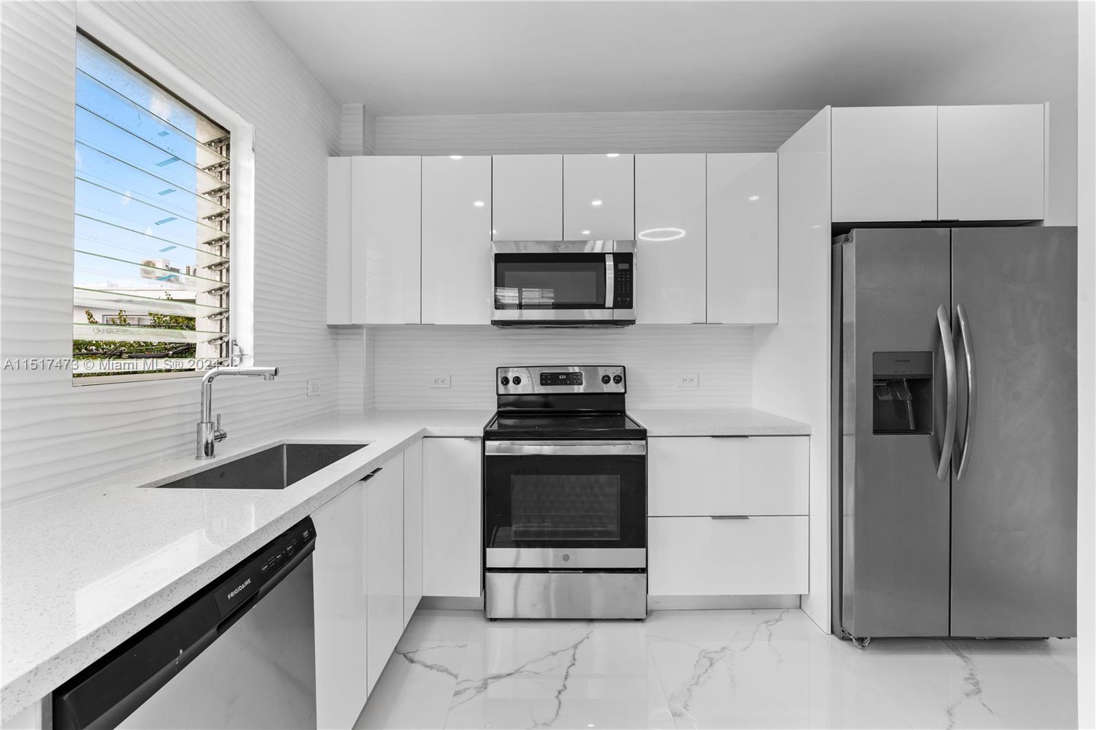 842 Meridian Ave 2D, Miami Beach, Florida 33139, 1 Bedroom Bedrooms, ,1 BathroomBathrooms,Residential,For Sale,842 Meridian Ave 2D,A11517473