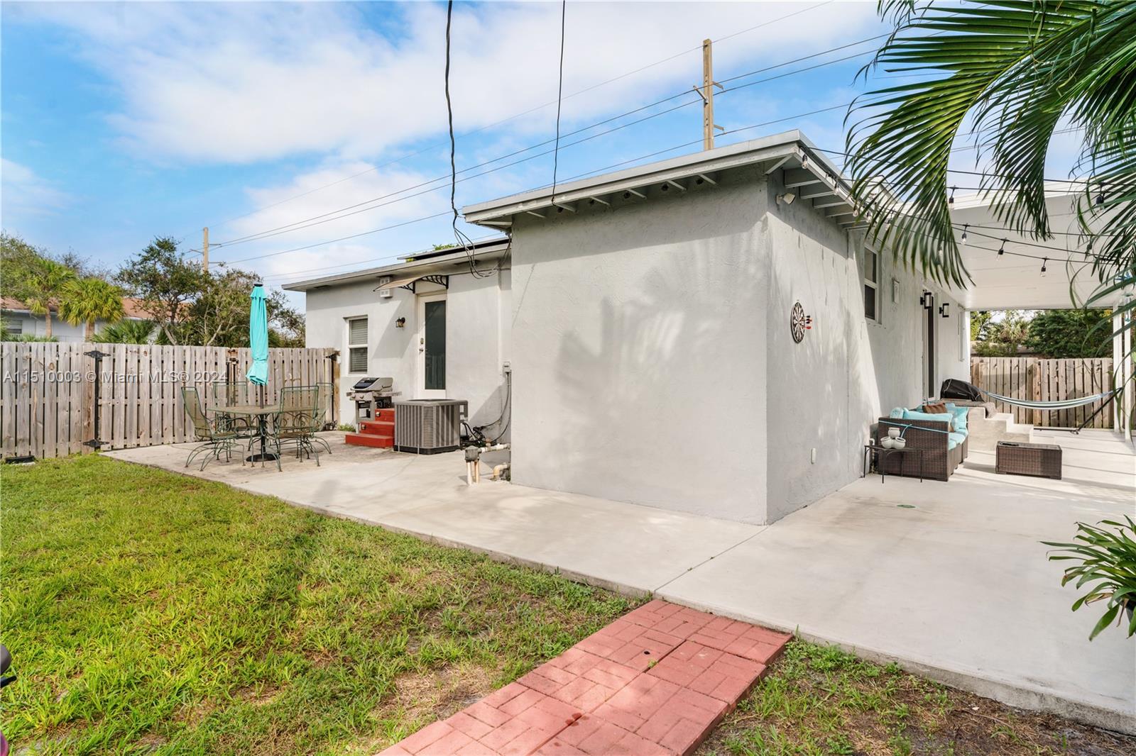 2402 Van Buren St, Hollywood, Florida 33020, 3 Bedrooms Bedrooms, ,2 BathroomsBathrooms,Residential,For Sale,2402 Van Buren St,A11510003