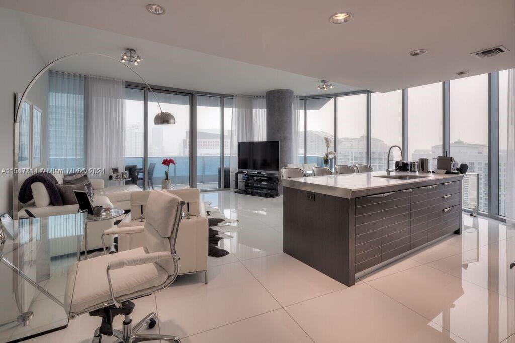 200 Biscayne Blvd Way 4402, Miami, Florida 33131, 2 Bedrooms Bedrooms, ,2 BathroomsBathrooms,Residential,For Sale,200 Biscayne Blvd Way 4402,A11517814
