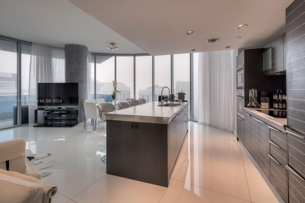 200 Biscayne Blvd Way 4402, Miami, Florida 33131, 2 Bedrooms Bedrooms, ,2 BathroomsBathrooms,Residential,For Sale,200 Biscayne Blvd Way 4402,A11517814