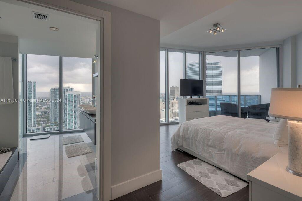 200 Biscayne Blvd Way 4402, Miami, Florida 33131, 2 Bedrooms Bedrooms, ,2 BathroomsBathrooms,Residential,For Sale,200 Biscayne Blvd Way 4402,A11517814