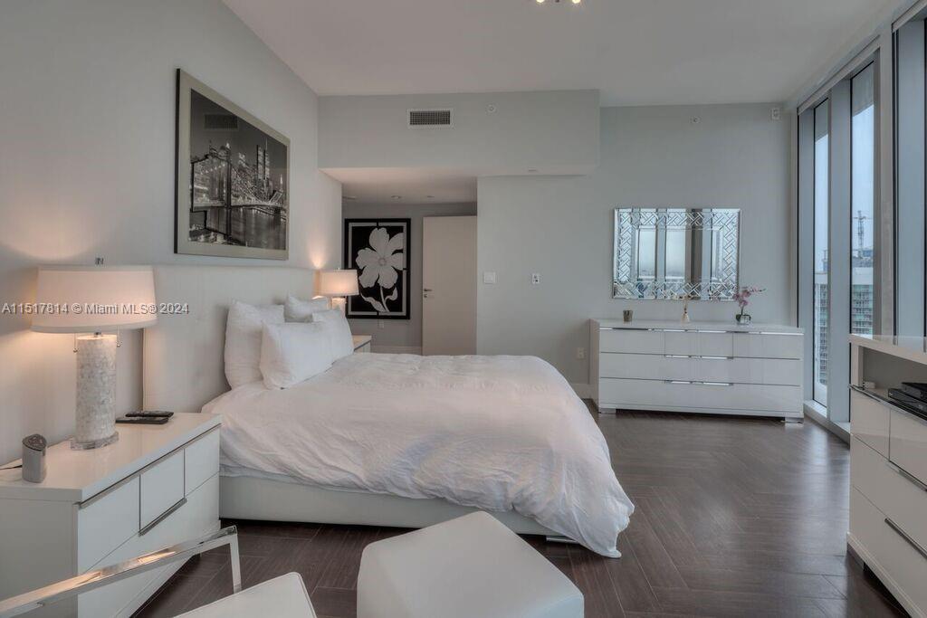 200 Biscayne Blvd Way 4402, Miami, Florida 33131, 2 Bedrooms Bedrooms, ,2 BathroomsBathrooms,Residential,For Sale,200 Biscayne Blvd Way 4402,A11517814