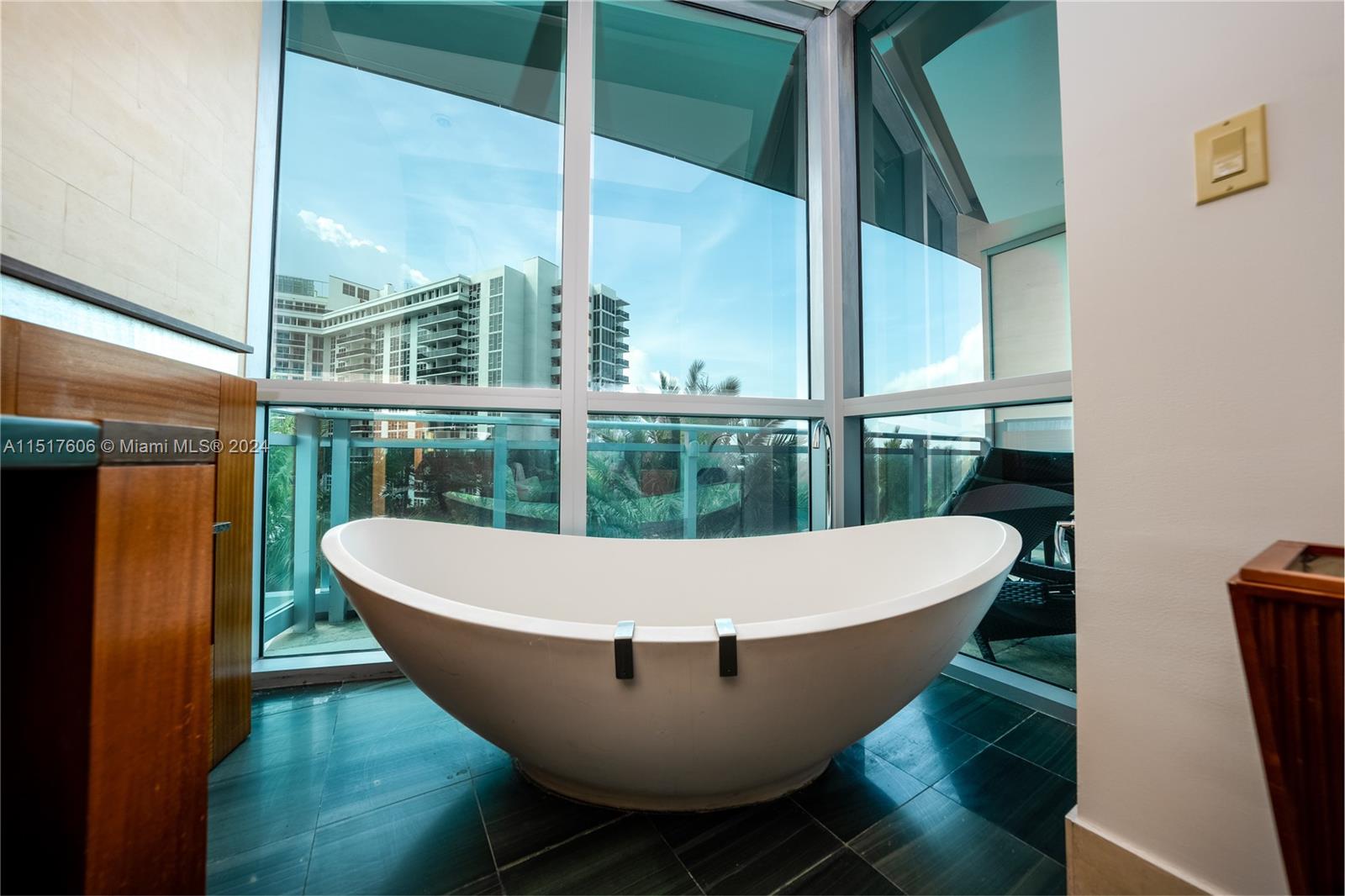 10295 Collins Ave 314, Bal Harbour, Florida 33154, 1 Bedroom Bedrooms, ,1 BathroomBathrooms,Residentiallease,For Rent,10295 Collins Ave 314,A11517606