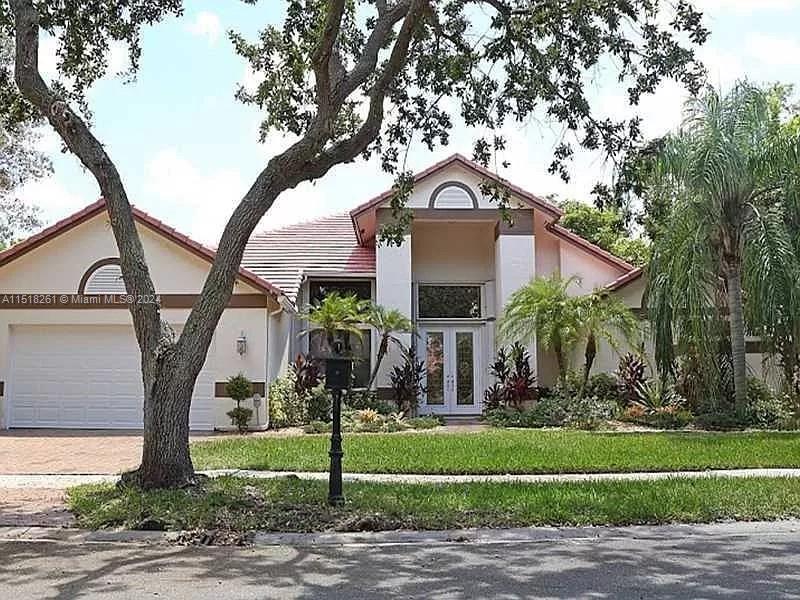 1068 Twin Branch Ln, Weston, FL 33326