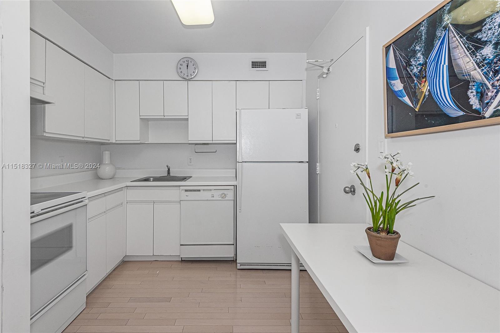5161 Collins Ave 1207, Miami Beach, Florida 33140, 2 Bedrooms Bedrooms, ,2 BathroomsBathrooms,Residential,For Sale,5161 Collins Ave 1207,A11518327