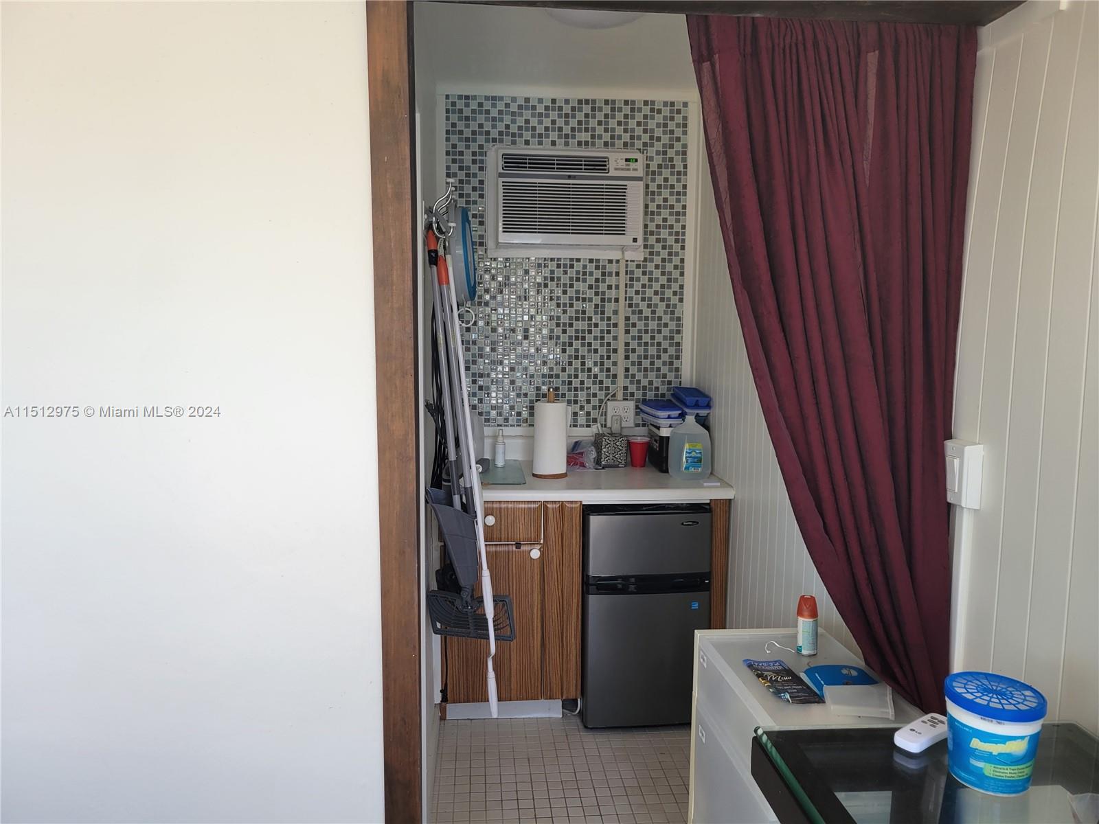 5225 collins cu 207, Miami Beach, Florida 33140, 1 Bedroom Bedrooms, ,1 BathroomBathrooms,Residential,For Sale,5225 collins cu 207,A11512975