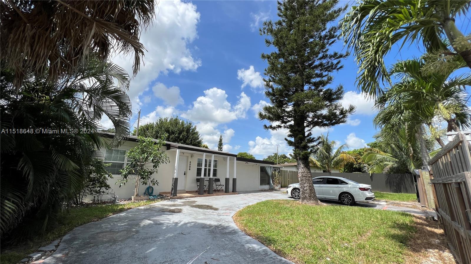 2206 SW 13th St  For Sale A11518648, FL