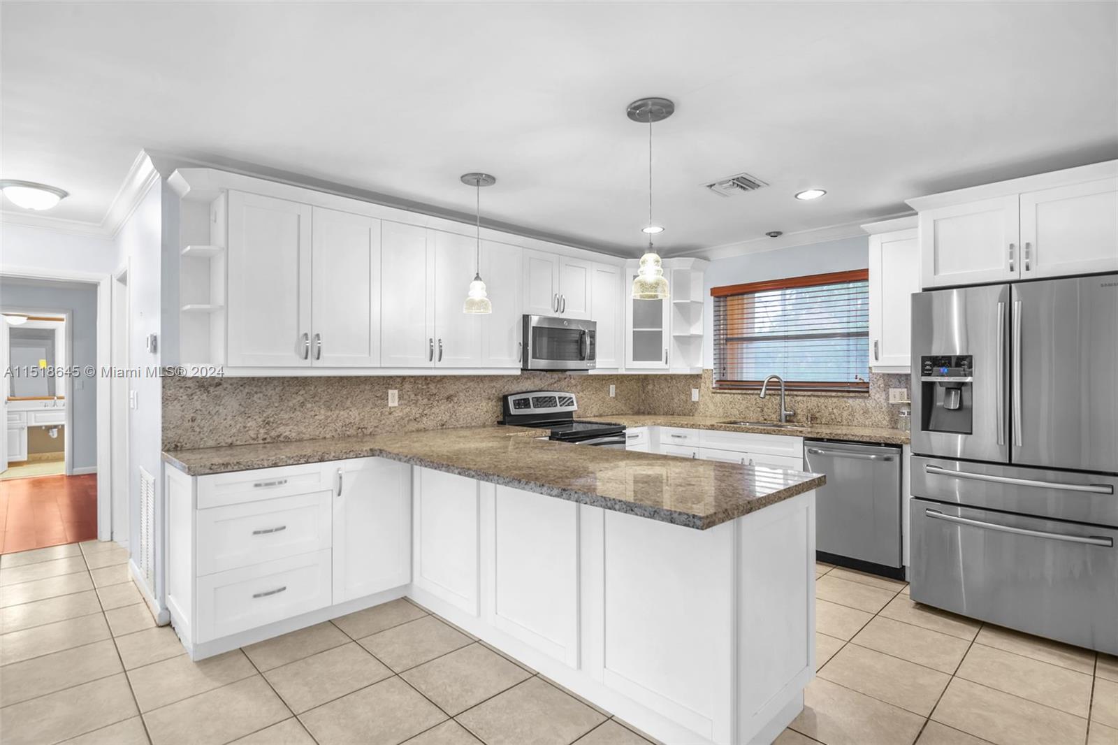 467 Sunset Dr, Hallandale Beach, Florida 33009, 4 Bedrooms Bedrooms, ,2 BathroomsBathrooms,Residential,For Sale,467 Sunset Dr,A11518645