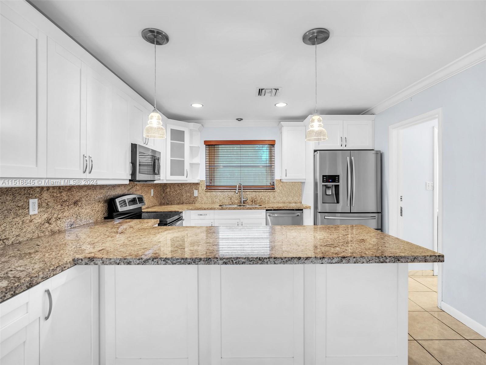 467 Sunset Dr, Hallandale Beach, Florida 33009, 4 Bedrooms Bedrooms, ,2 BathroomsBathrooms,Residential,For Sale,467 Sunset Dr,A11518645